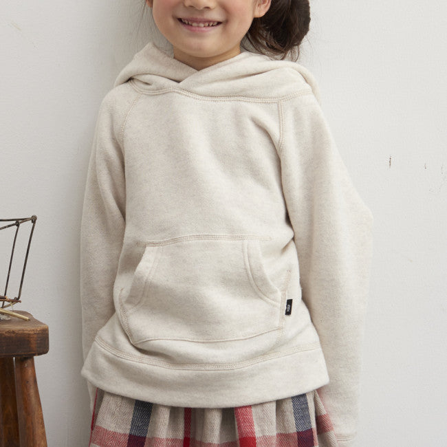SmileCotton 裏毛パーカーを着た少女