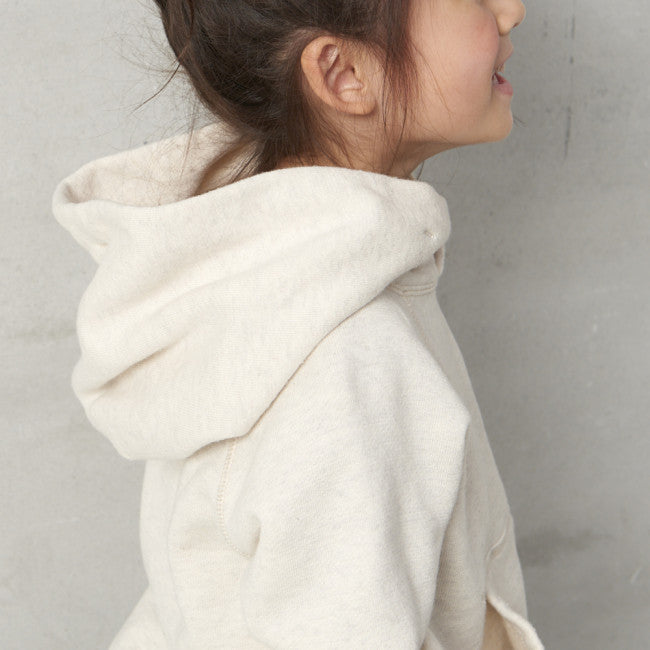 SmileCotton 裏毛パーカーを着た少女