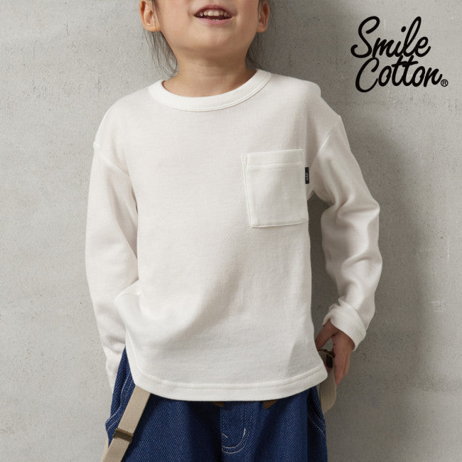 SmileCotton スムースロングスリーブプルオーバーを着た少女
