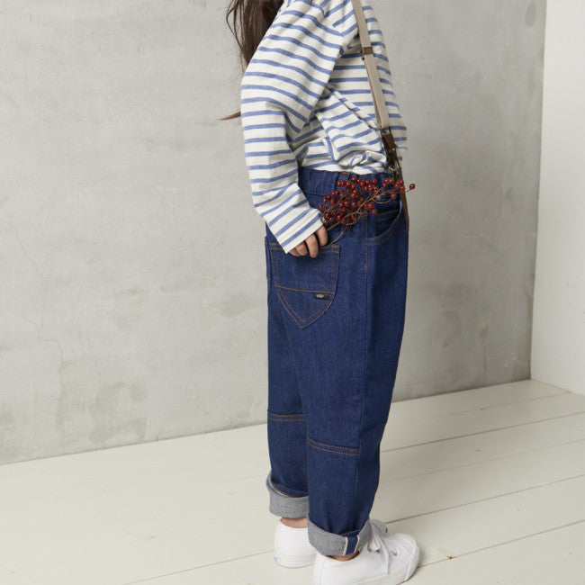 セルビッチデニムを着た子ども