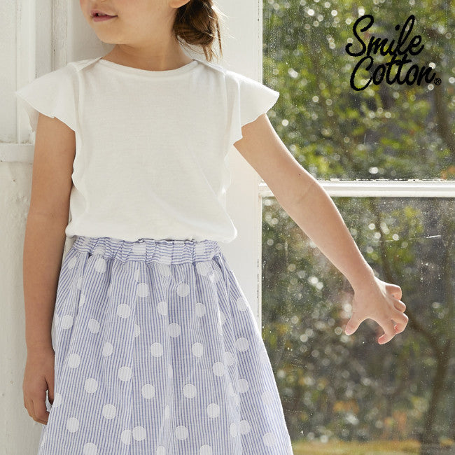 SmileCotton スムースフレアスリーブプルオーバー を着ている少女